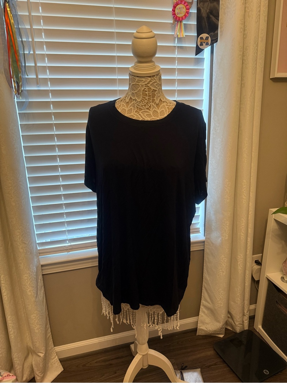 torrid Black Short Sleeve Scoop Neck Tee